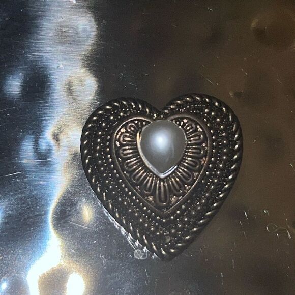 Vintage Heart Pin - Picture 1 of 4